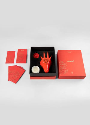 Lladro x Stoviglie: Limited Edition: Year of the Dragon Figurine & Scented Candle