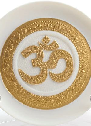 Lladro x Stoviglie: Hindu Lucky Symbol - Om Decorative Plate. Golden Lustre